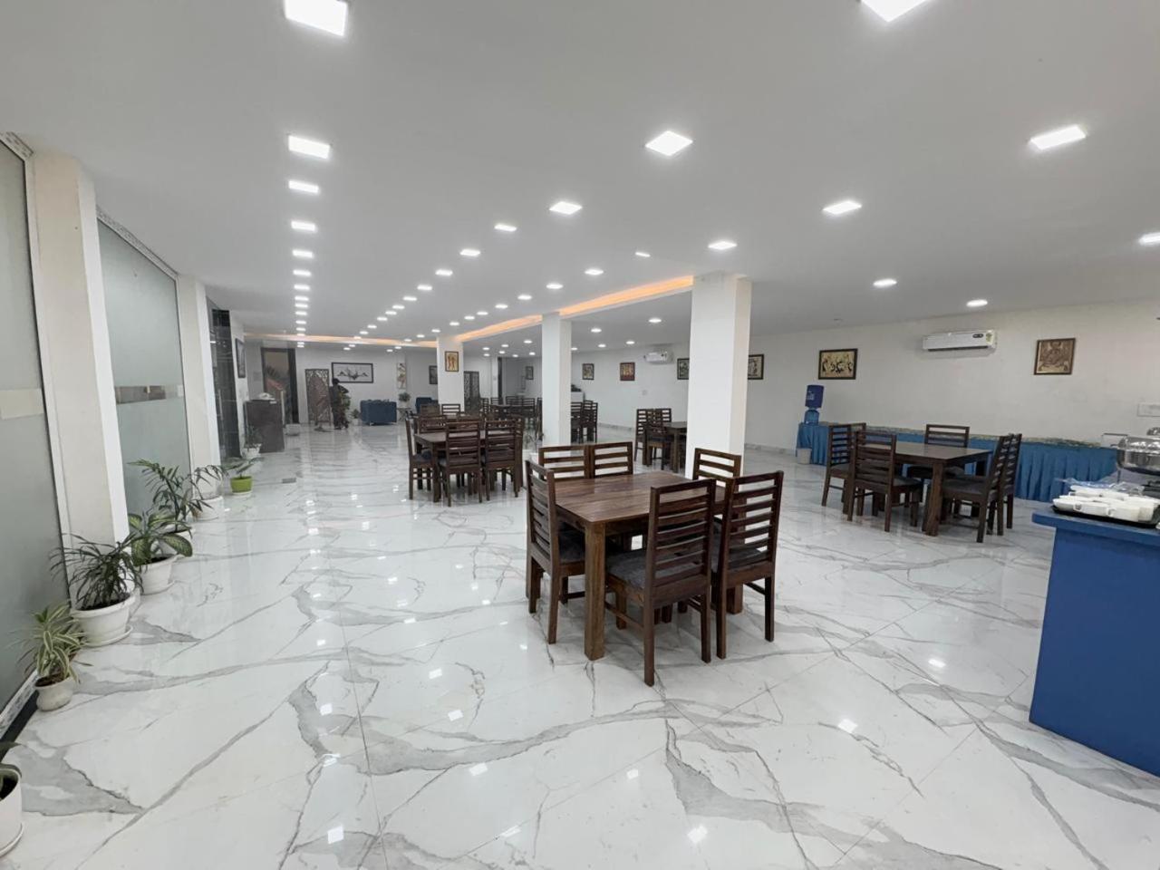 Pacific Inn Eco Central Gurgaon Luaran gambar