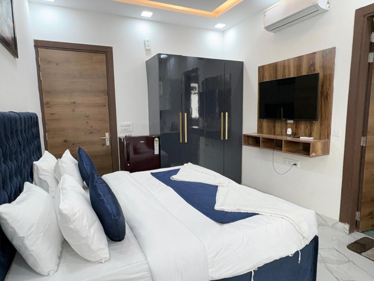 Pacific Inn Eco Central Gurgaon Luaran gambar