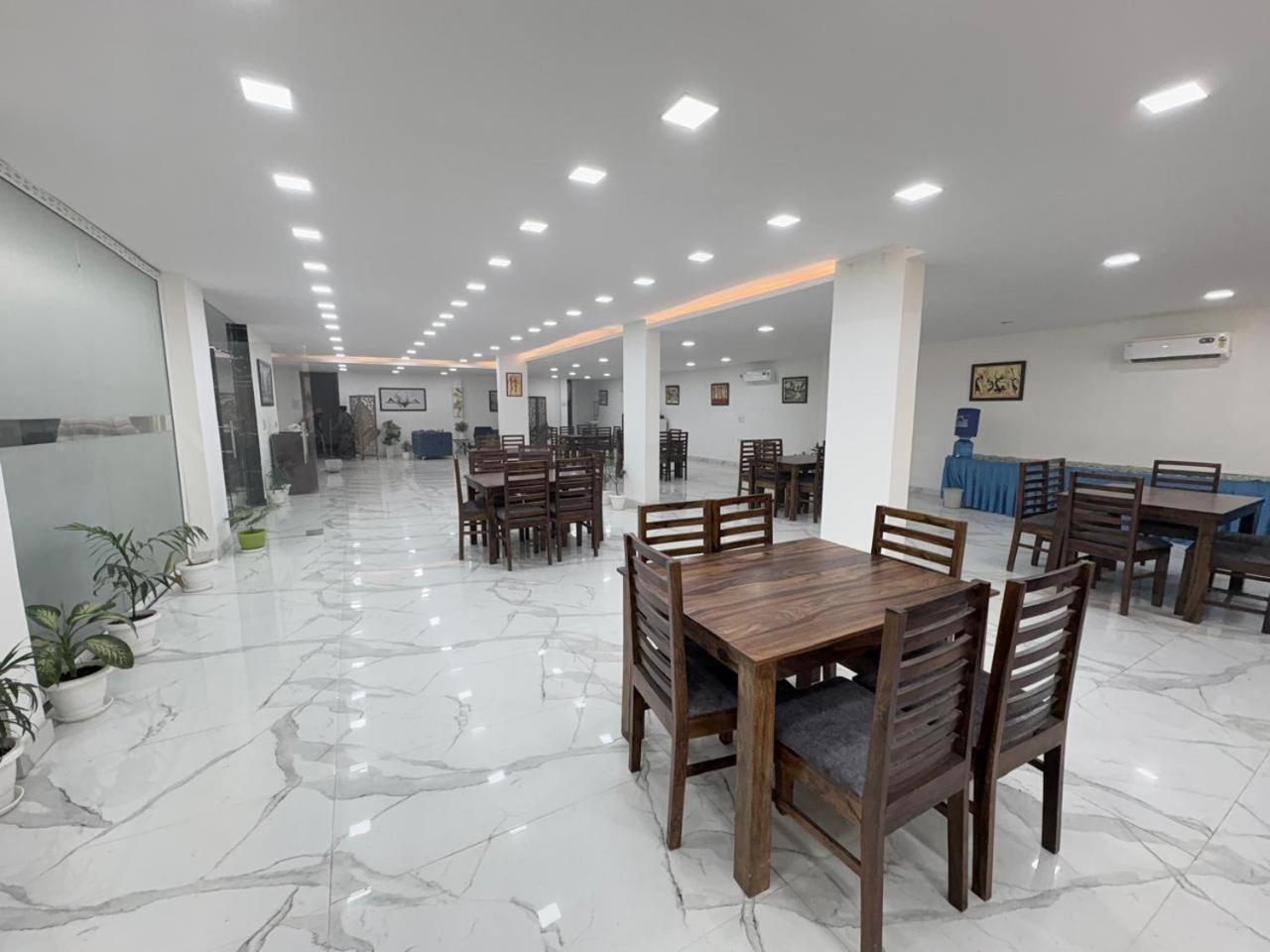 Pacific Inn Eco Central Gurgaon Luaran gambar