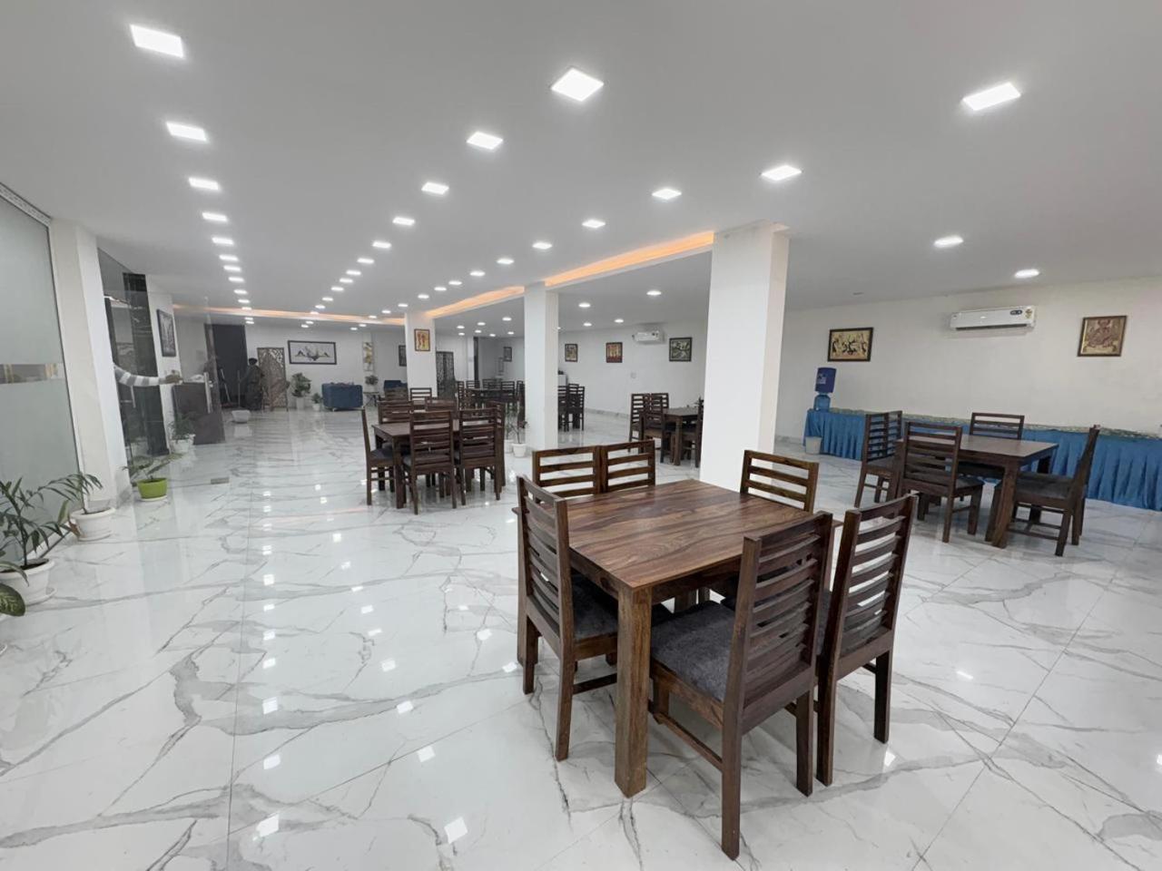 Pacific Inn Eco Central Gurgaon Luaran gambar