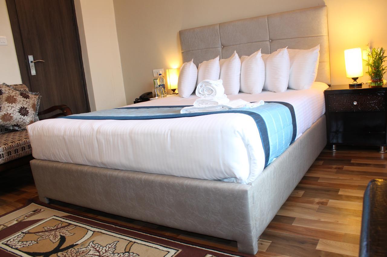 Pacific Inn Eco Central Gurgaon Luaran gambar